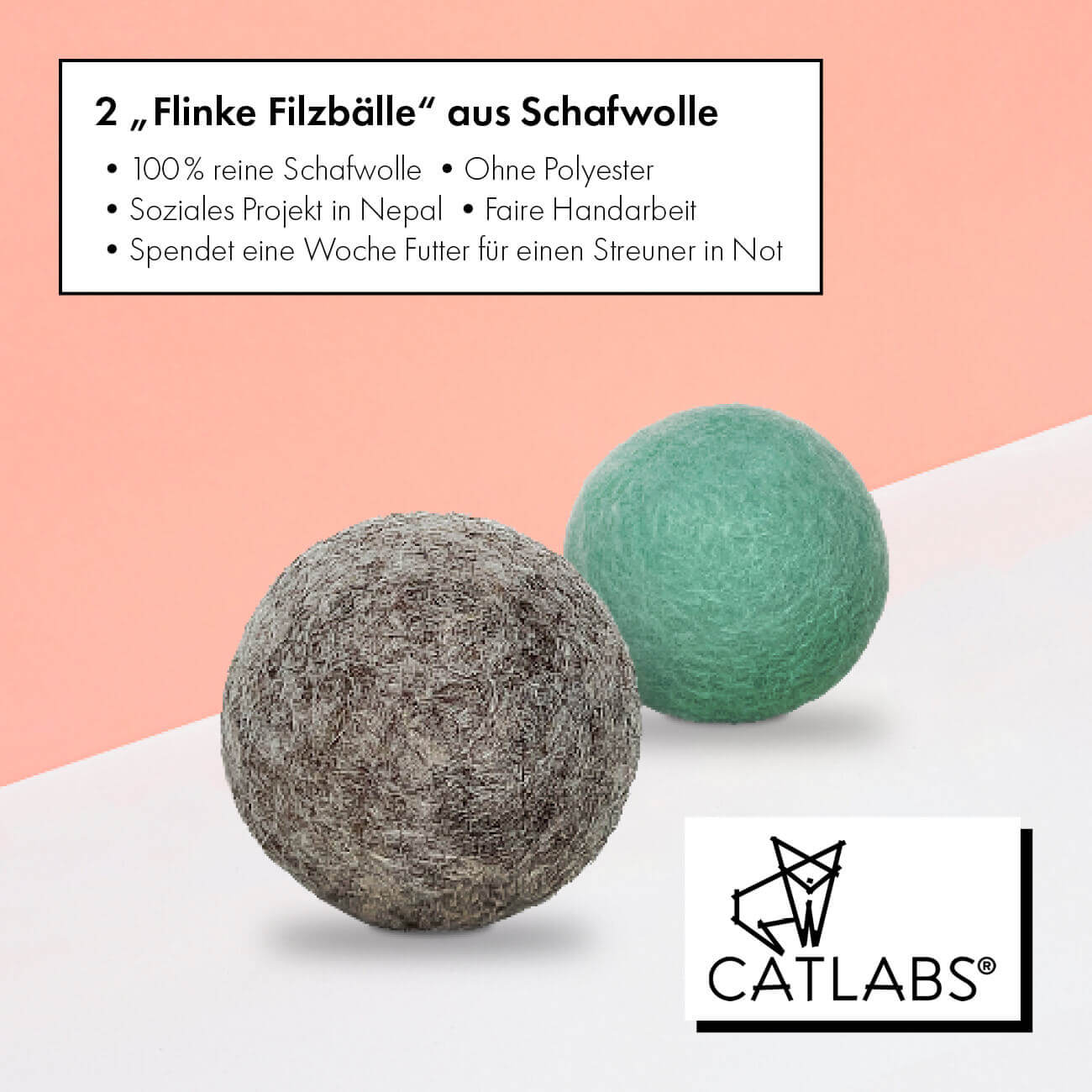 Natürliches Katzenspielzeug aus nachhaltiger Schafwolle für Katzen. Zwei Filzbälle aus Schafwolle. Eins in grau und eins in türkis. Die Filzbällchen sind mit und ohne Glöckchen. Das Katzenspielzeug stammt von der Marke CATLABS.
