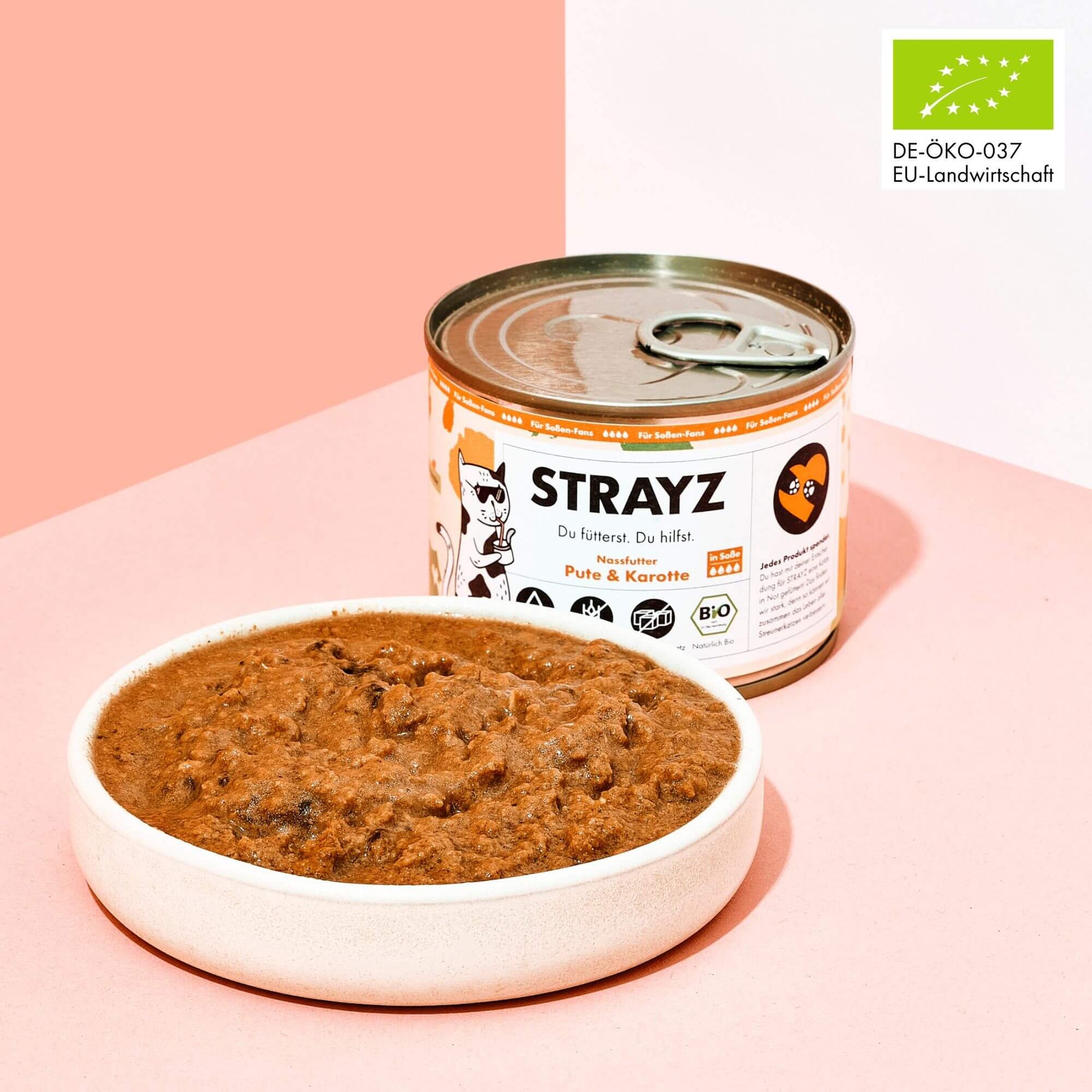 Bio Nassfutter in Soße für Katzen. Hoher Fleischanteil, Kein Zucker, Kein Getreide, Keine Bindemittel. Sorte Huhn & Pastinake. Konsistenz: Feines Ragout in Soße.