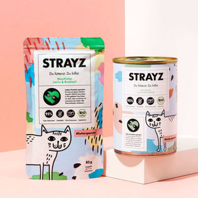 STRAYZ Bio Katzenfutter Lachs & Brokkoli im 85g Beutel und 400g Dose.
