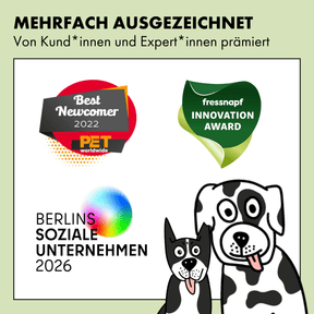 Das Futter von STRAYZ wurde schon mehrfach ausgezeichnet. Unter anderem hat STRAYZ den Best Newcomer 2022 Award vom PET worldwide Magazin erhalten. Dazu den fressnapf Innovation Award. 2026 wurde STRAYZ vom Berliner Senat mit dem Berlins Soziale Unternehmen 2026 Preis ausgezeichnet.
