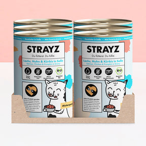 Das Bio-Nassfutter in Soße von STRAYZ in der Sorte Lachs, Huhn & Kürbis in Soße. Erhältlich in 400g und 200g Dosen. Das Bio Katzenfutter ist frei von Zucker, Getreide und Bindemittel. Es hat einen hohen Fleischanteil von 70 %. Auf diesem Bild sieht man 6x400g Dosen in einem Karton.