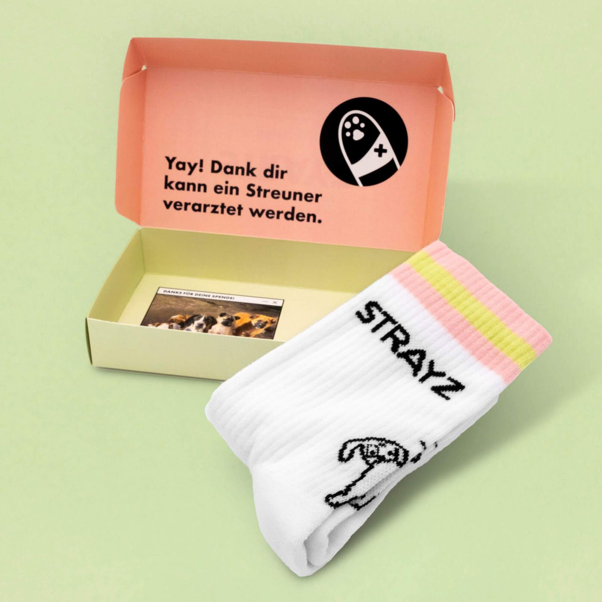 STRAYZ Tennissocken mit Hundemotiv. In schöner Geschenkbox, die den Kaufenden zeigt, dass sie mit den Socken für Straßenhunde gespendet haben.