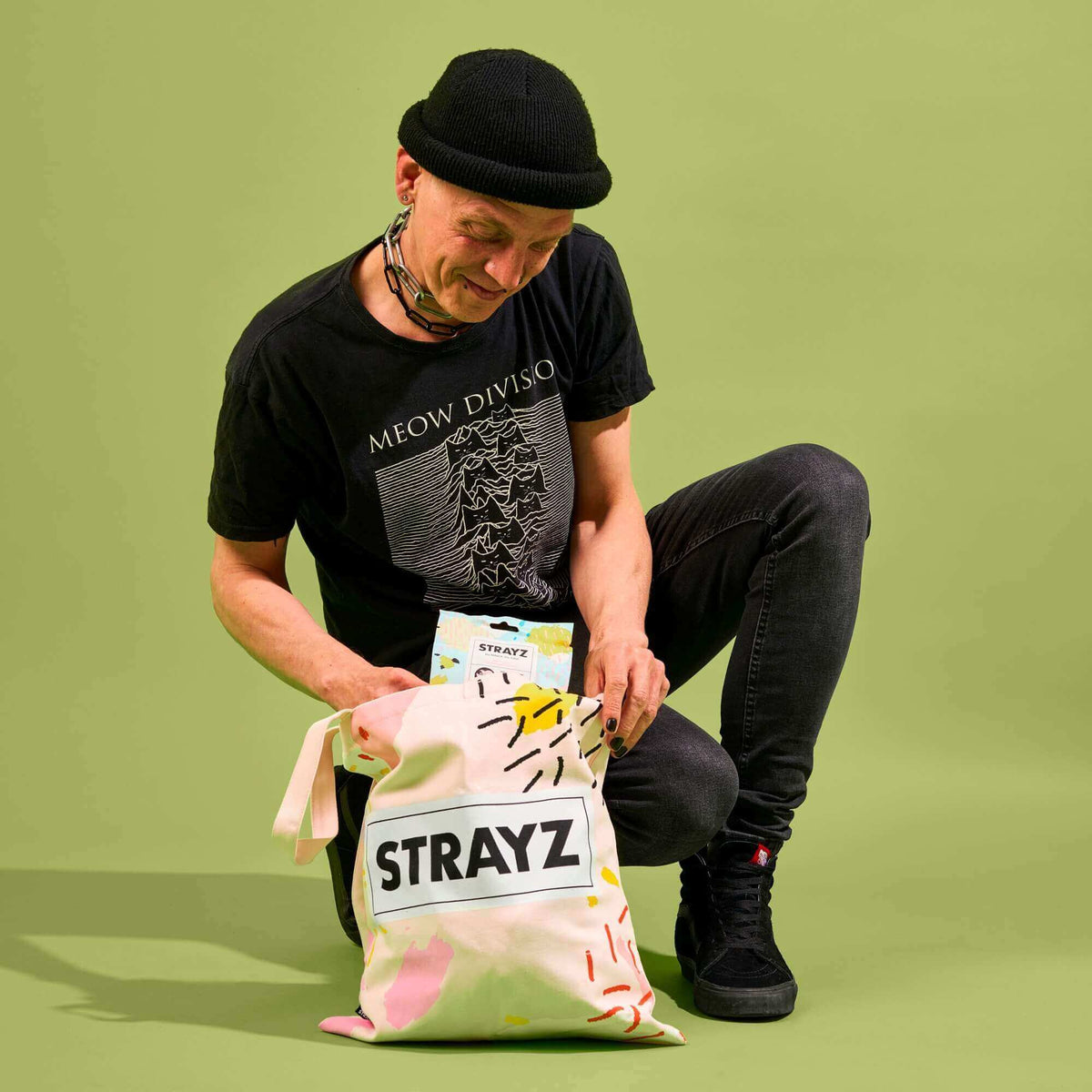 Tolles Geschenk Paket von STRAYZ für alle Katzenfans, die für Streuner spenden wollen.