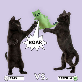 Katze im Kampf mit dem STRAYZ Katzenspielzeug Catzilla